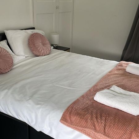 2 Bedroom Home With Driveway Close To Quayside Gateshead Kültér fotó