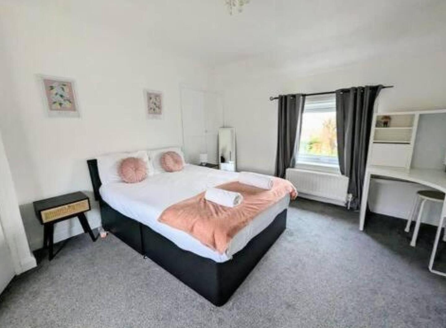 2 Bedroom Home With Driveway Close To Quayside Gateshead Kültér fotó