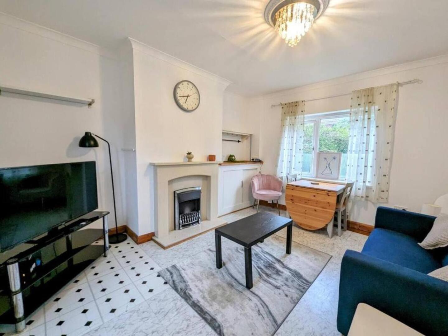 2 Bedroom Home With Driveway Close To Quayside Gateshead Kültér fotó